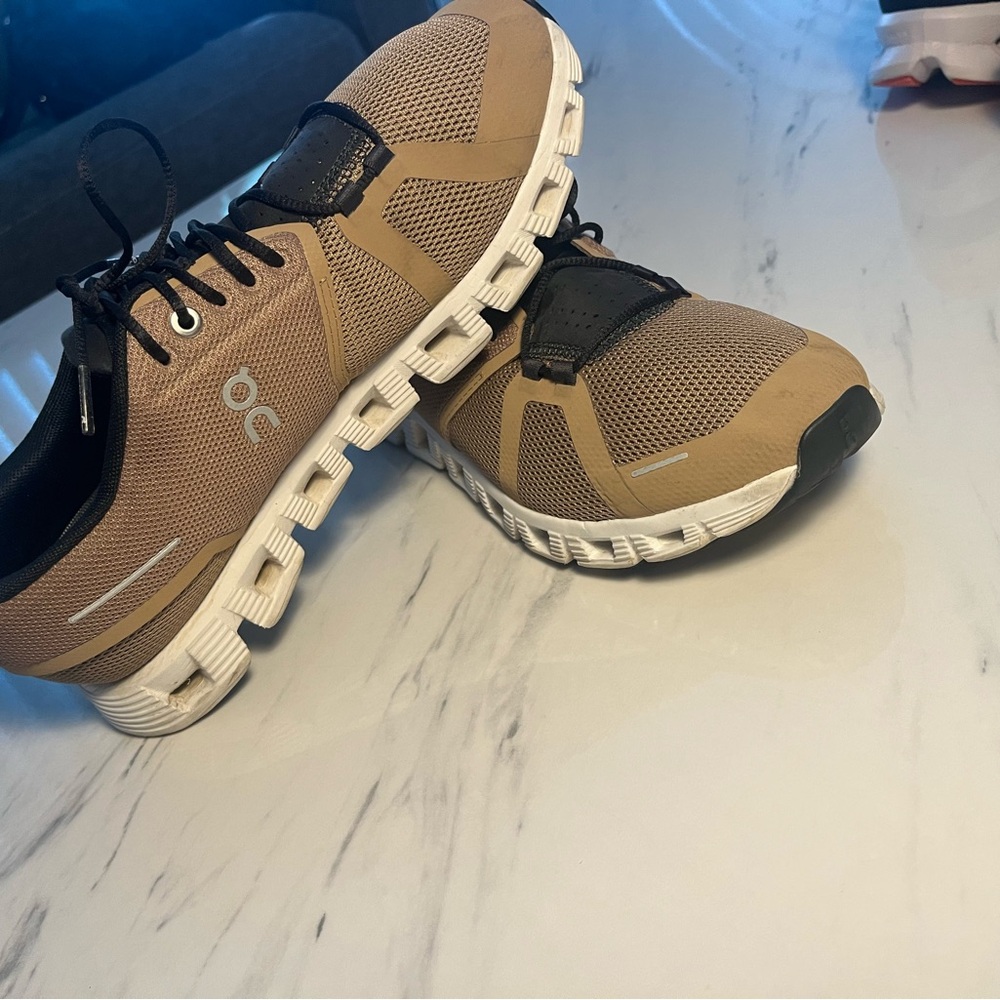 On M Cloud 5 Tan and Black Athletic Shoes with Comfort Soles